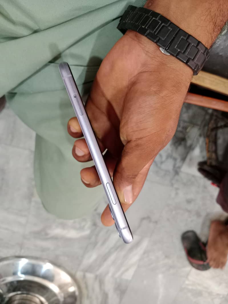 Apple iPhone 11 3
