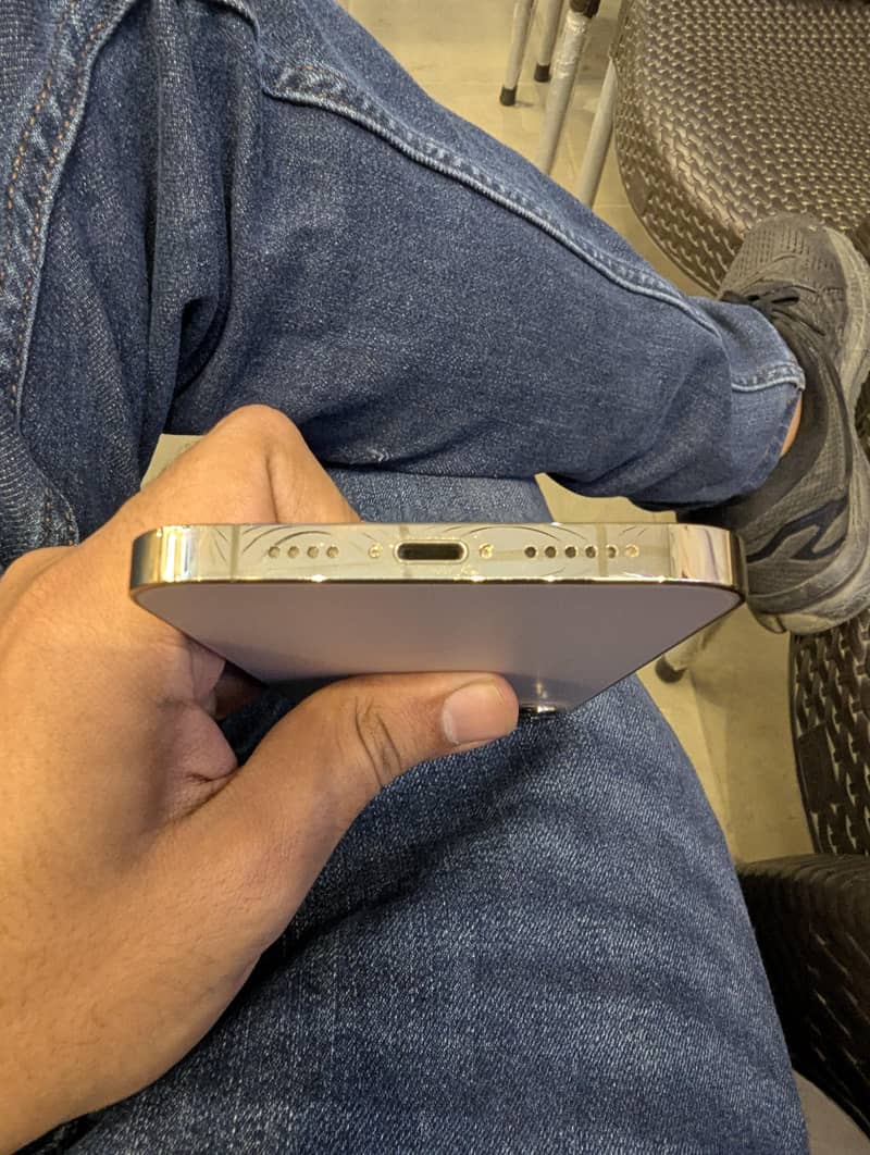 Apple iPhone 12 Pro Max 4