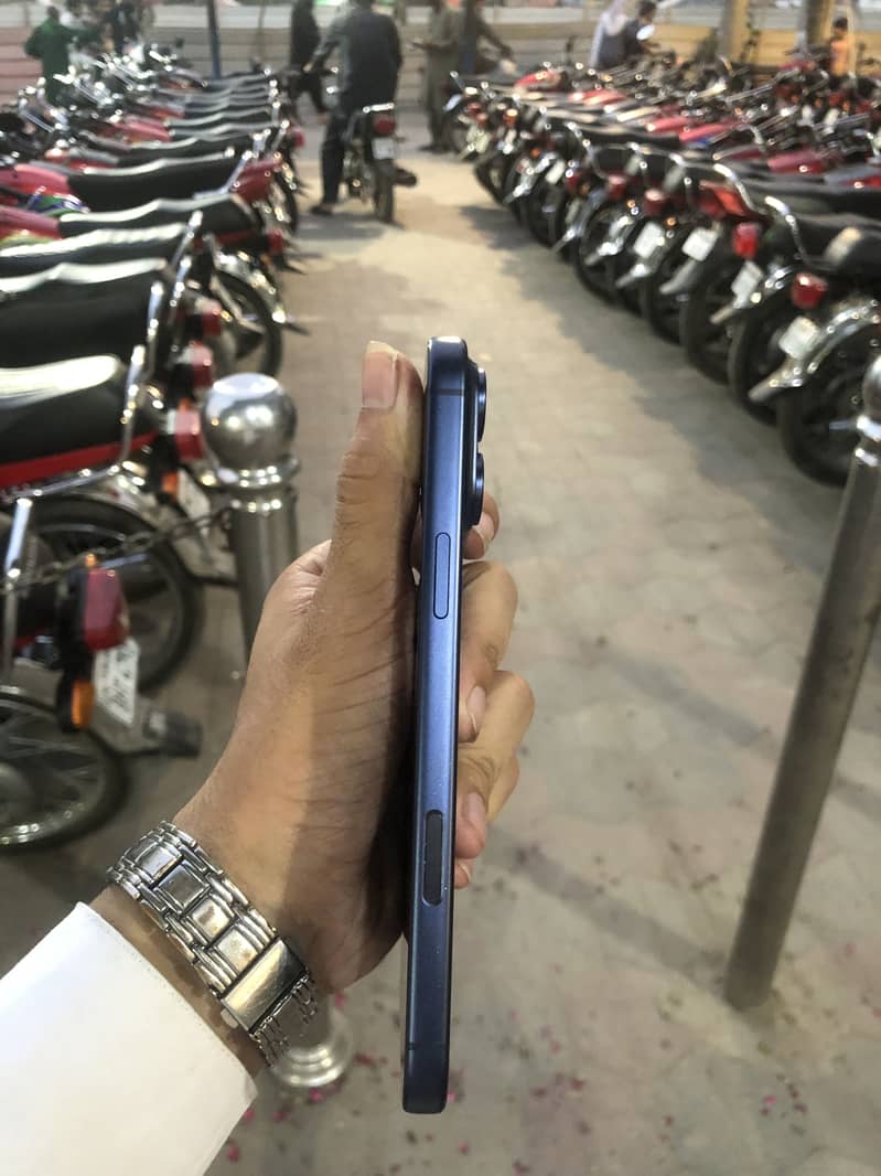 Apple iPhone 17 Pro Max 3