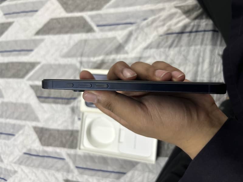 Apple iPhone 15 Pro Max 6