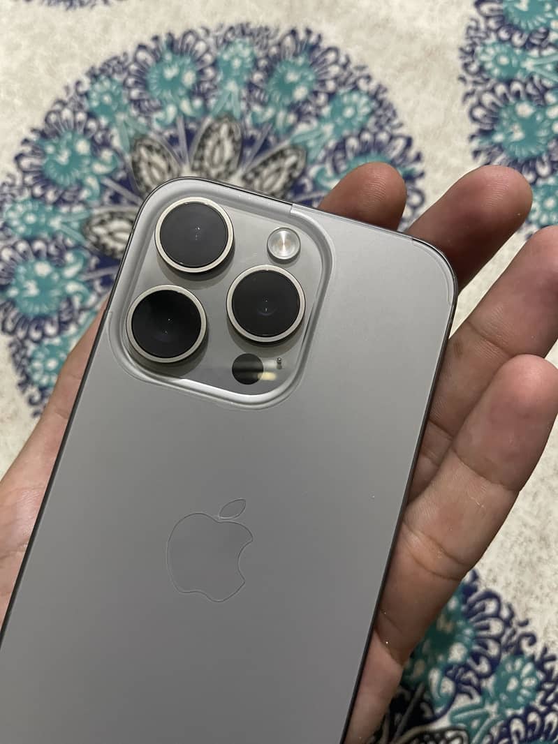 Apple iPhone 15 Pro 3