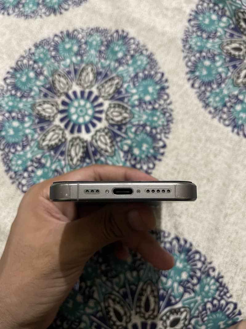 Apple iPhone 15 Pro 4