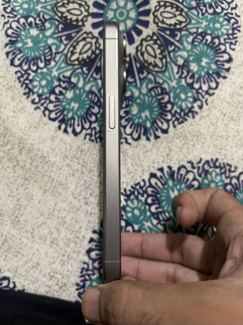 Apple iPhone 15 Pro 6