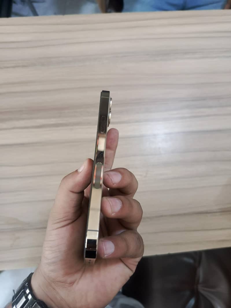 Apple iPhone 12 Pro 2
