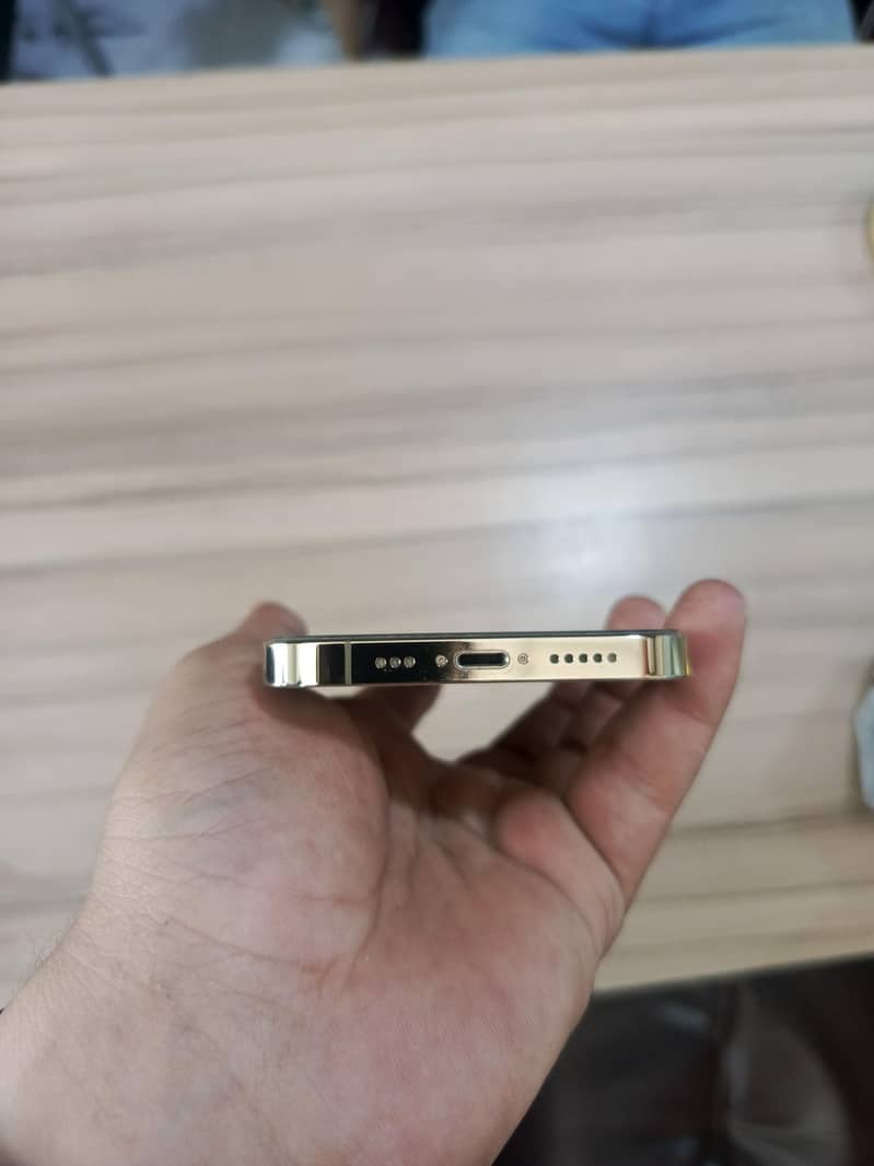 Apple iPhone 12 Pro 3