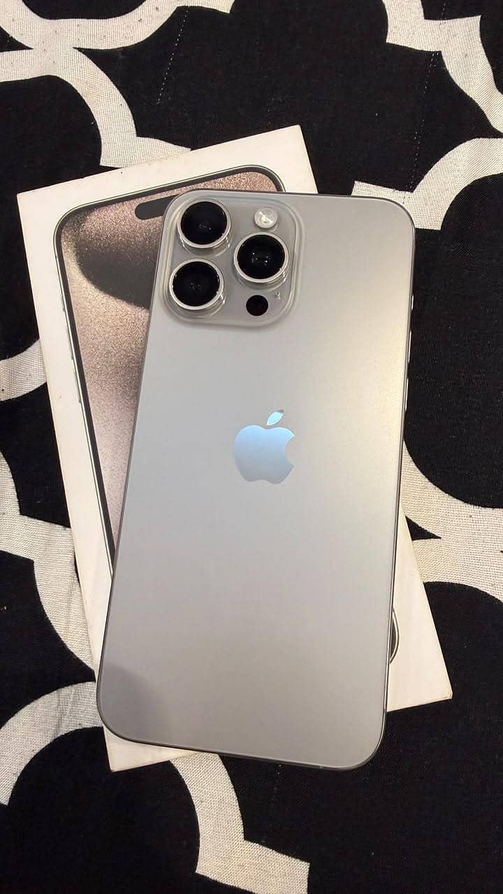 Apple iPhone 15 Pro Max 1