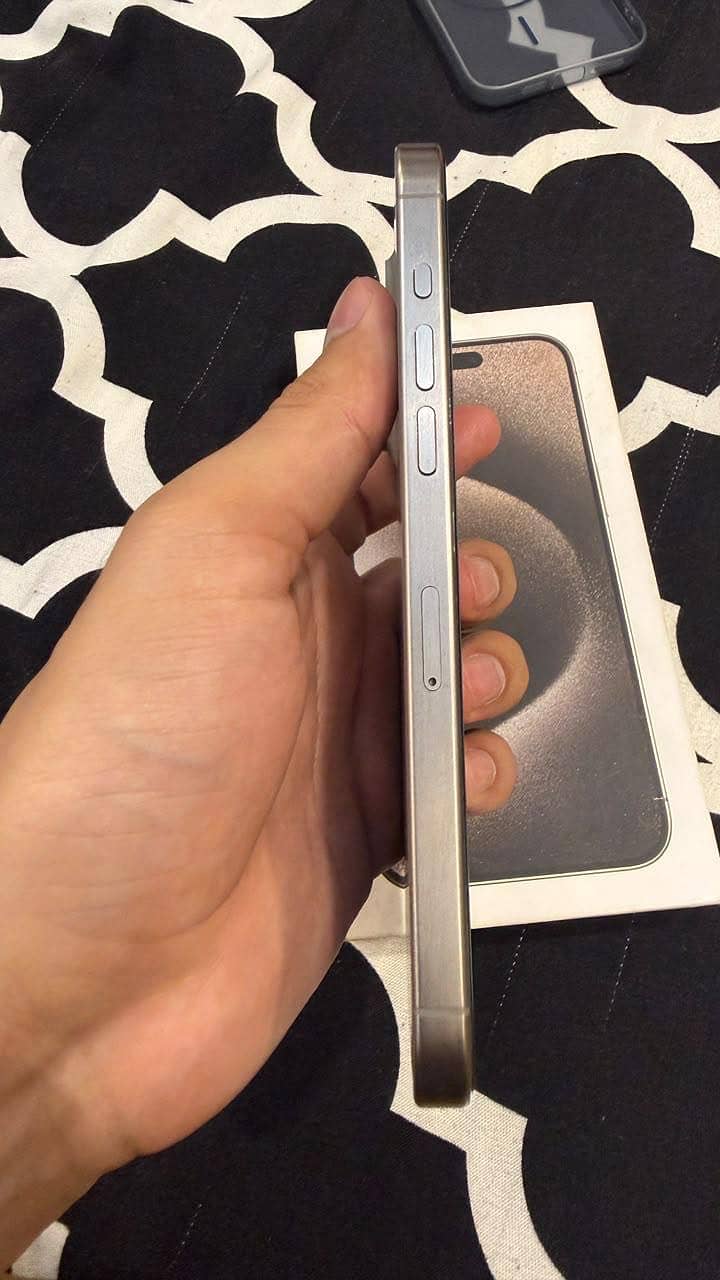 Apple iPhone 15 Pro Max 2