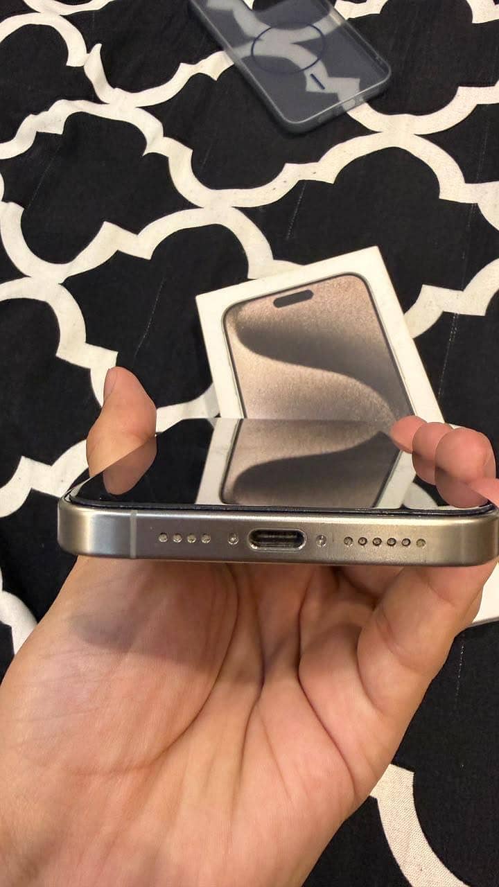 Apple iPhone 15 Pro Max 3