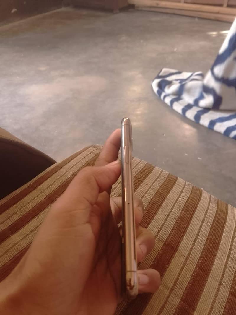 Apple iPhone 11 Pro 1