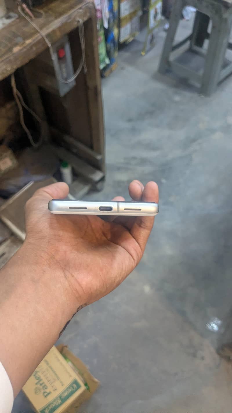 Google Pixel 7 4