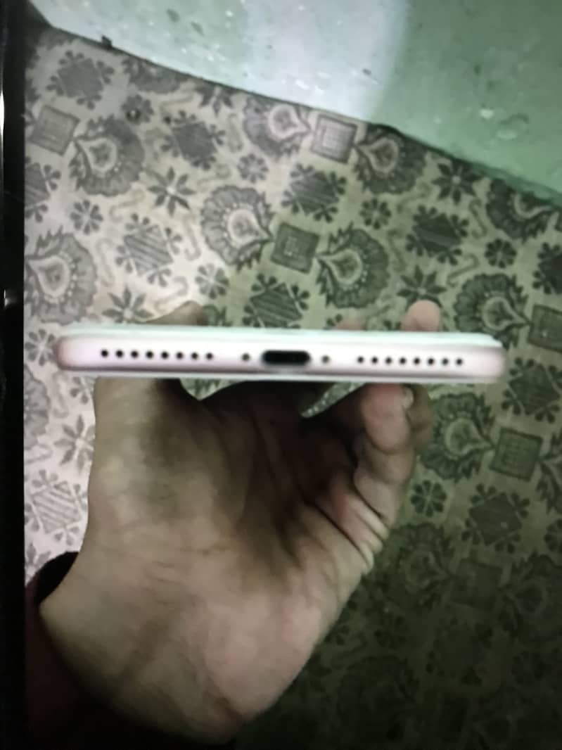 Apple iPhone 7 Plus 3