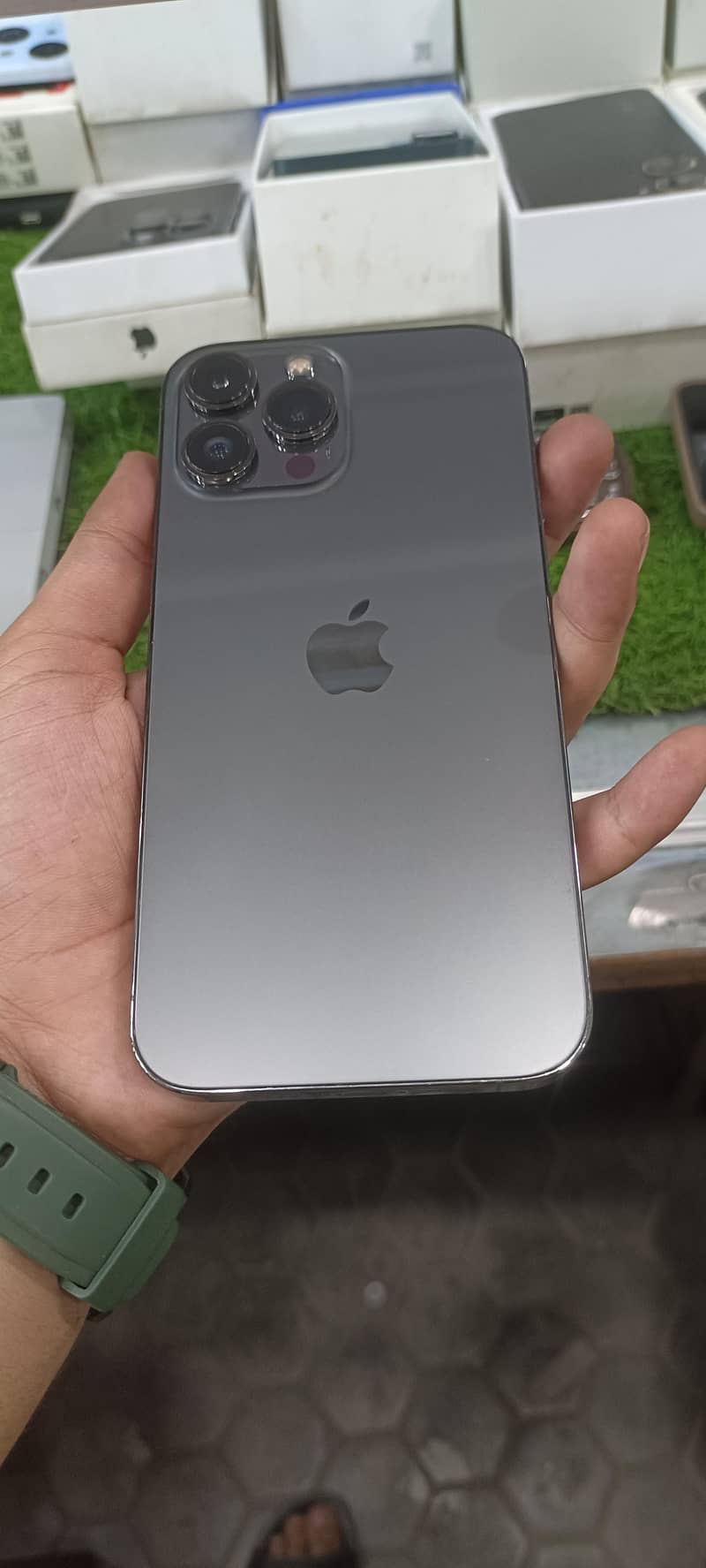 Apple iPhone 13 Pro Max 0