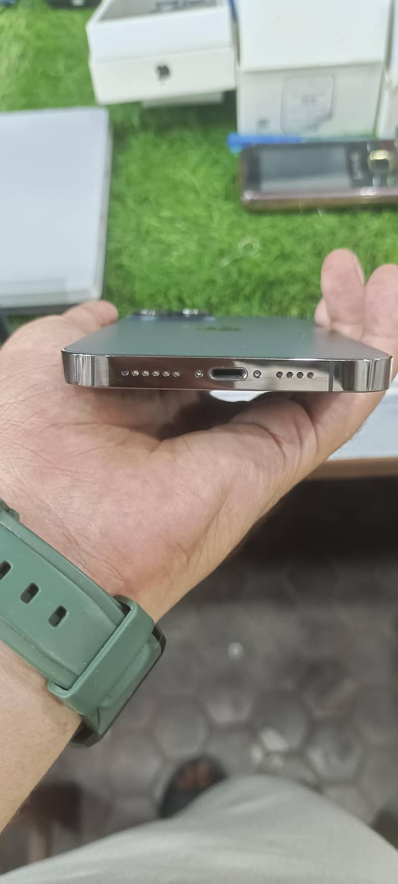 Apple iPhone 13 Pro Max 1