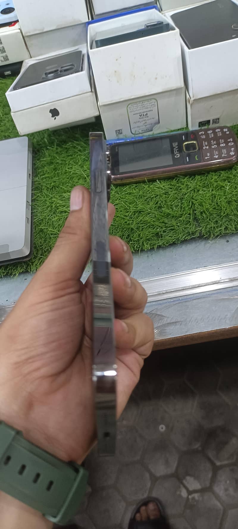 Apple iPhone 13 Pro Max 4