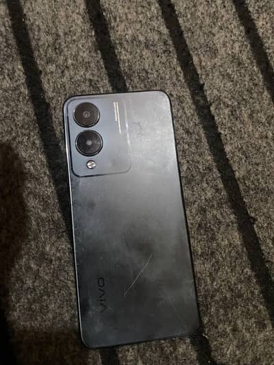 vivoy17s 6/128 good phone bss condition rough h thore se