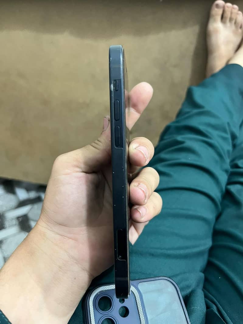 Apple iPhone 12 1