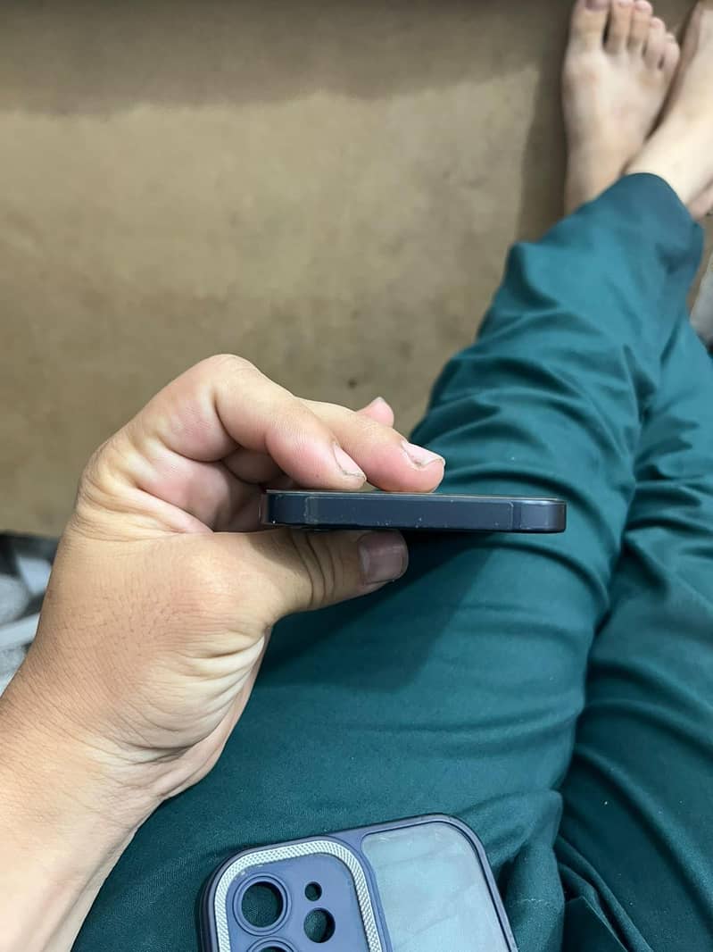 Apple iPhone 12 2