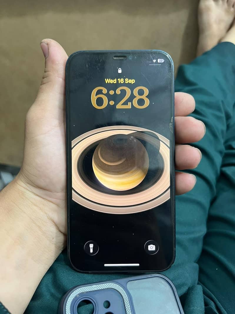 Apple iPhone 12 4