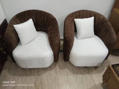 Coffee chairs, fully poshished, ultra soft with cuishions.