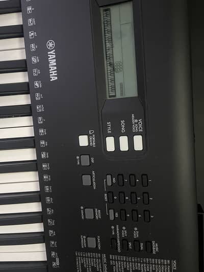 YAMAHA PSR E373 Piano