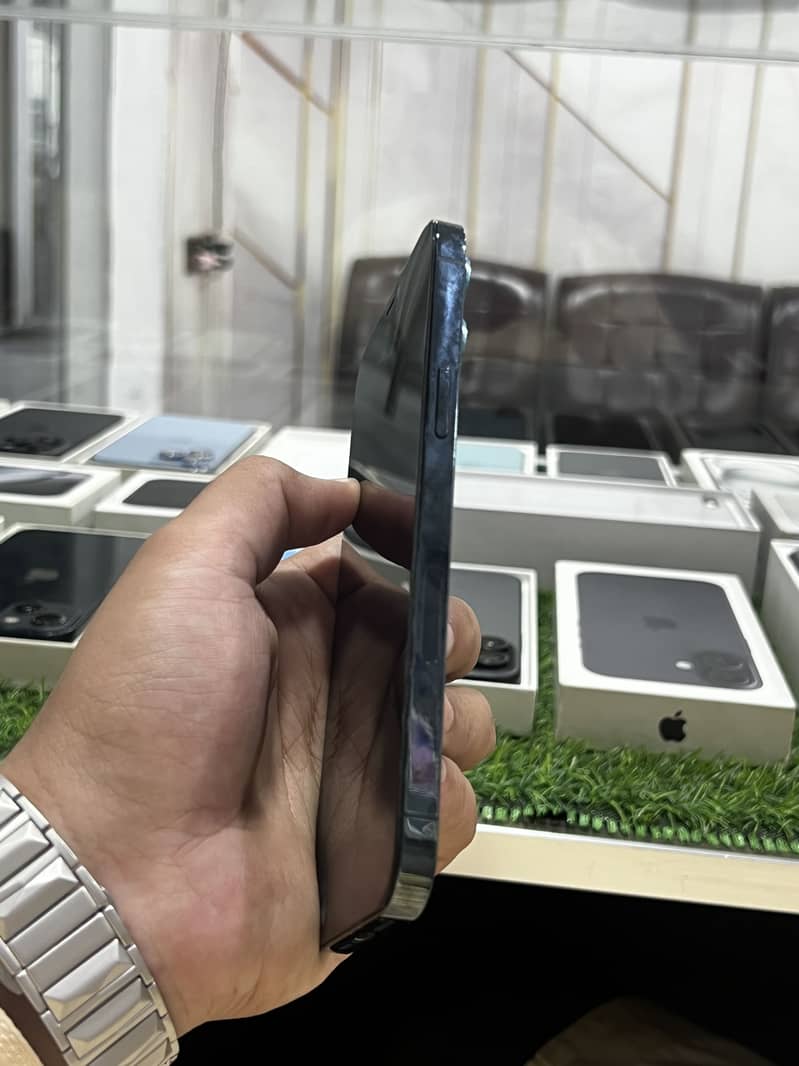 Apple iPhone 12 Pro Max 2