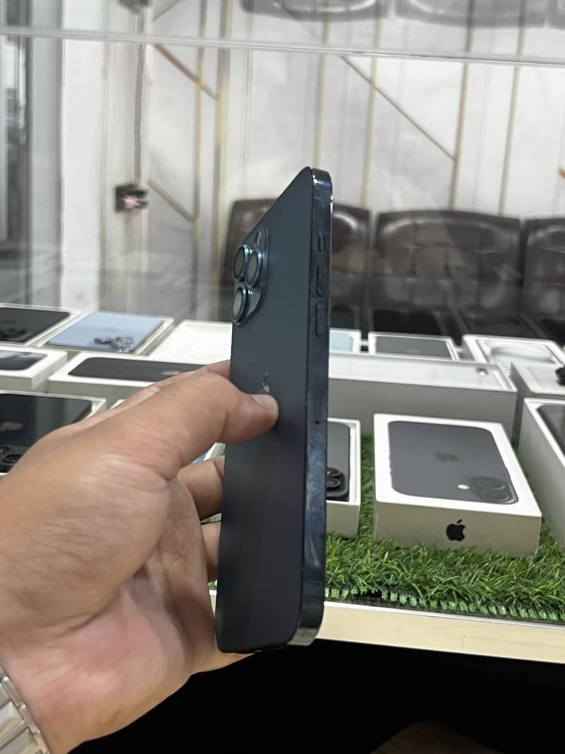 Apple iPhone 12 Pro Max 3