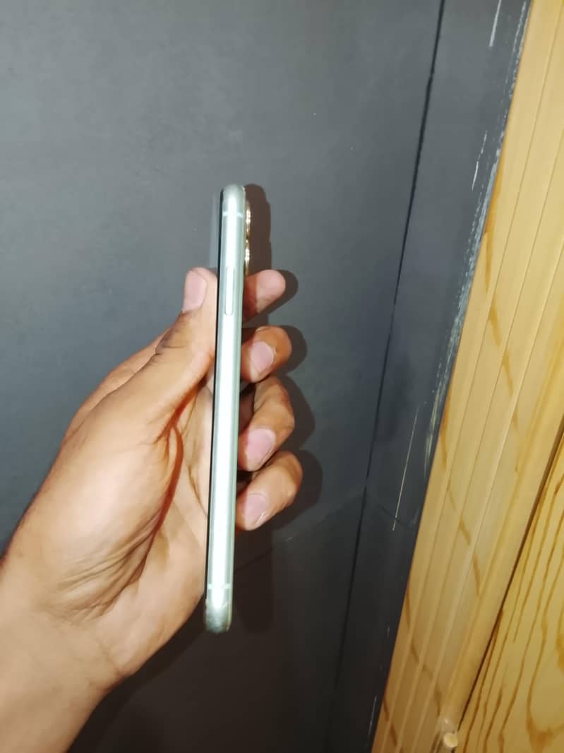 Apple iPhone 11 0