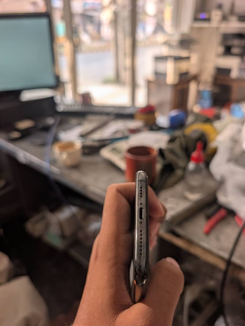 Apple iPhone XS Max 3