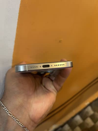 Apple iPhone 14 Pro Max Icloud clock