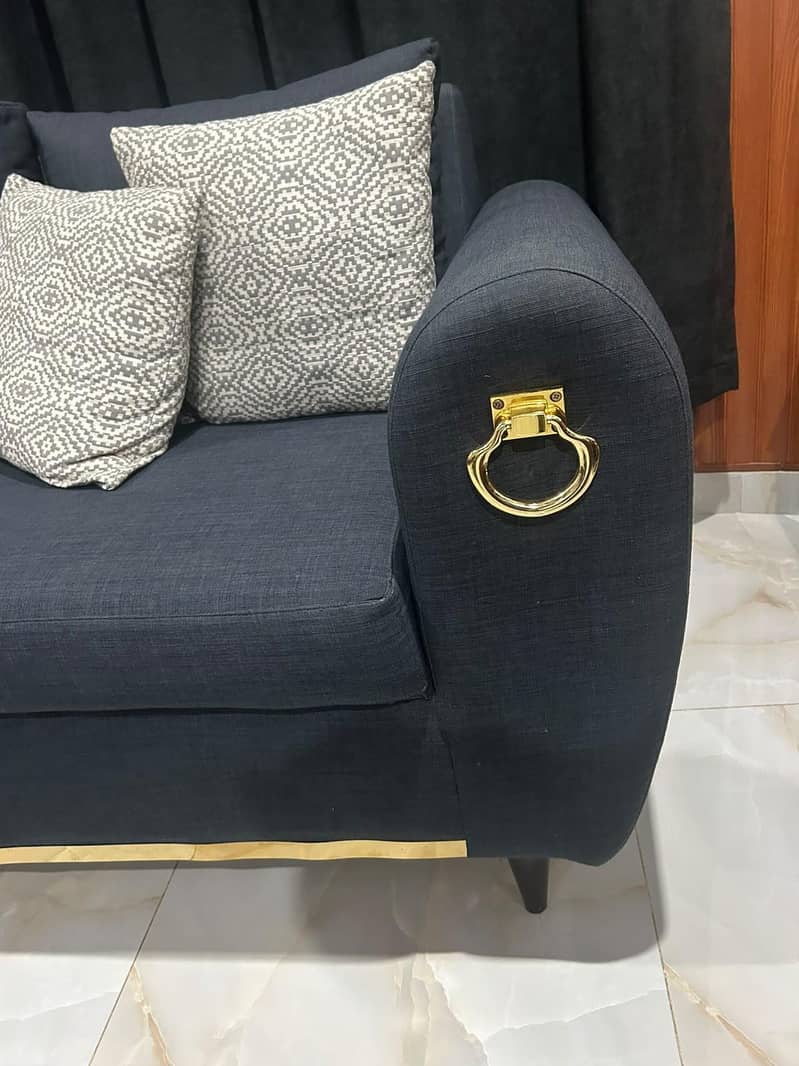 selling Sofa Set 3