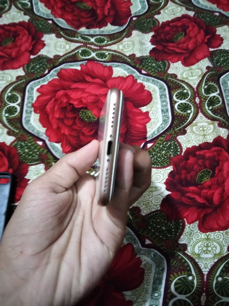 Apple iPhone 8 3