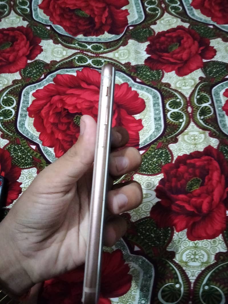 Apple iPhone 8 4