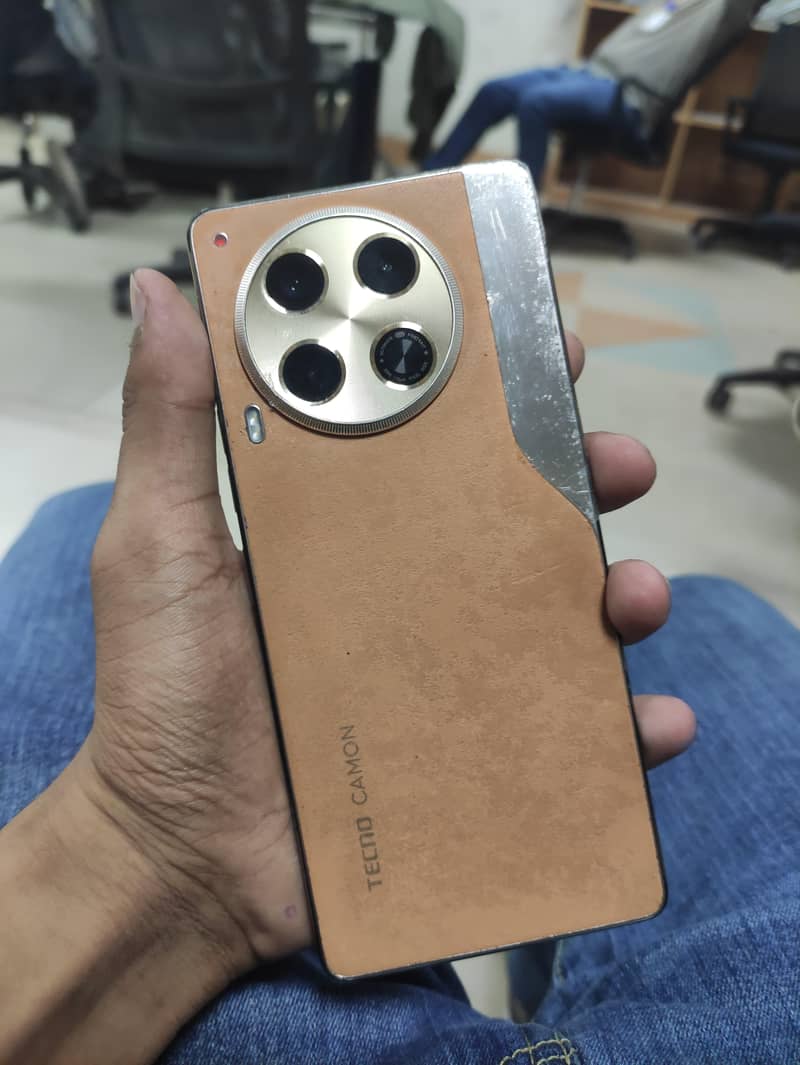 Tecno CAMON 30 0