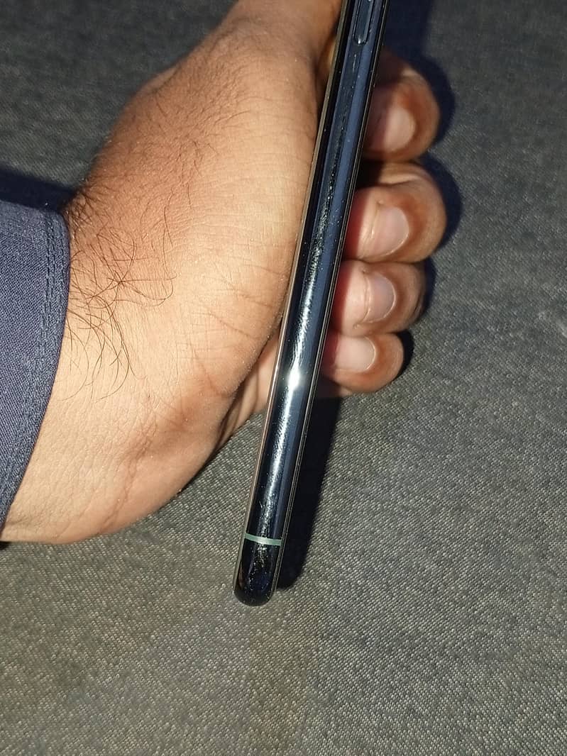 Apple iPhone 11 Pro Max 3