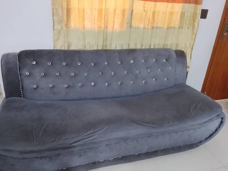 good condition sofa 1