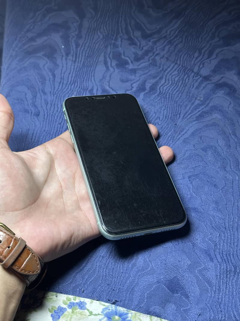 Apple iPhone 11 3