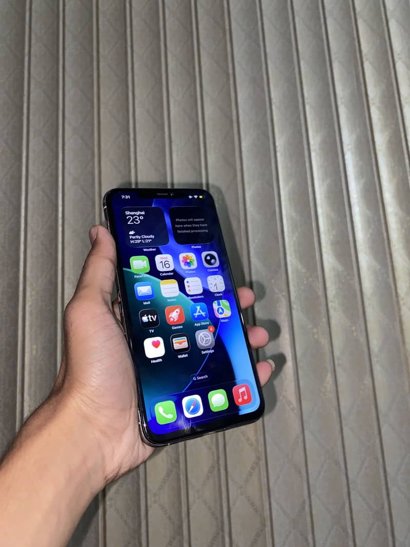 Apple iPhone 11 Pro Max 2
