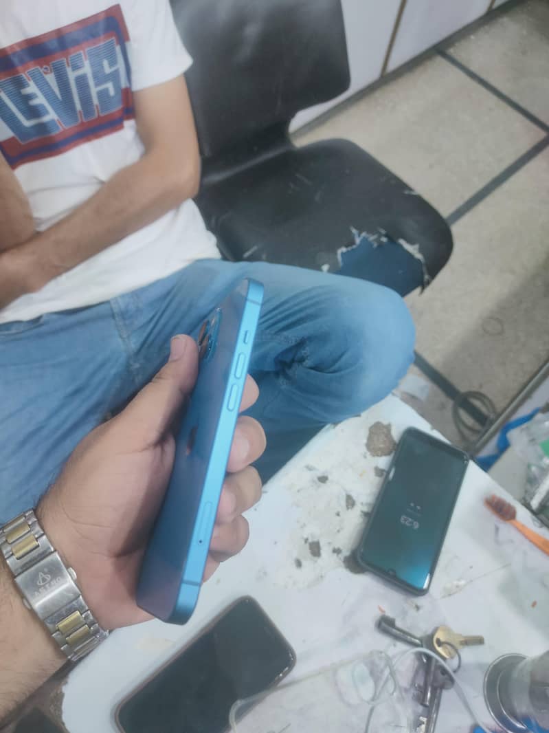 Apple iPhone 13 1