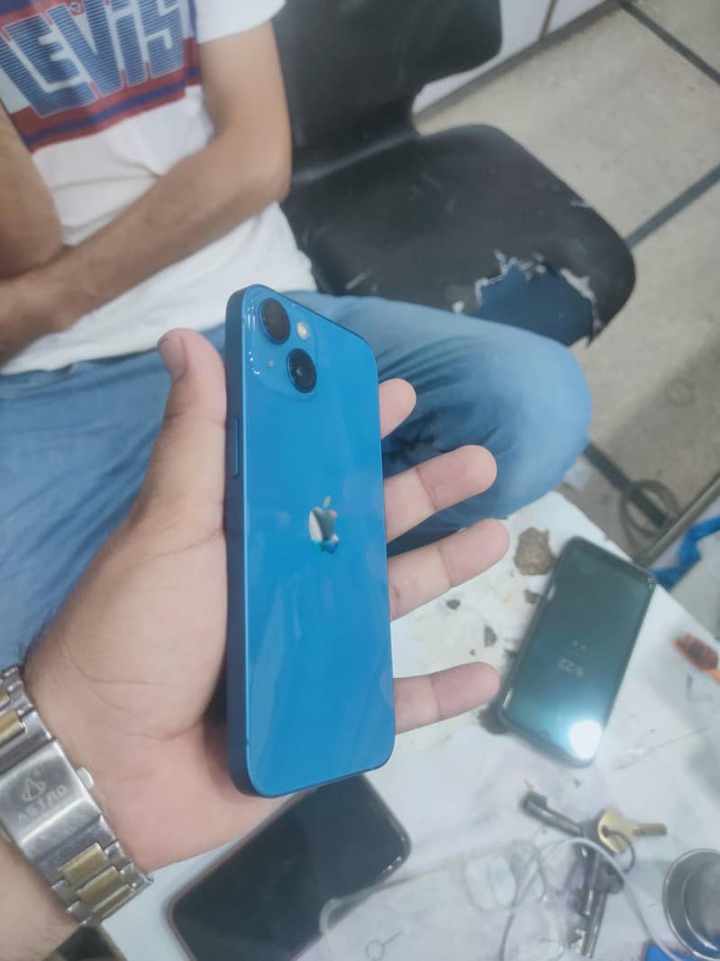 Apple iPhone 13 3