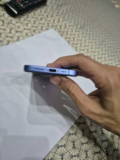 Apple iPhone 16