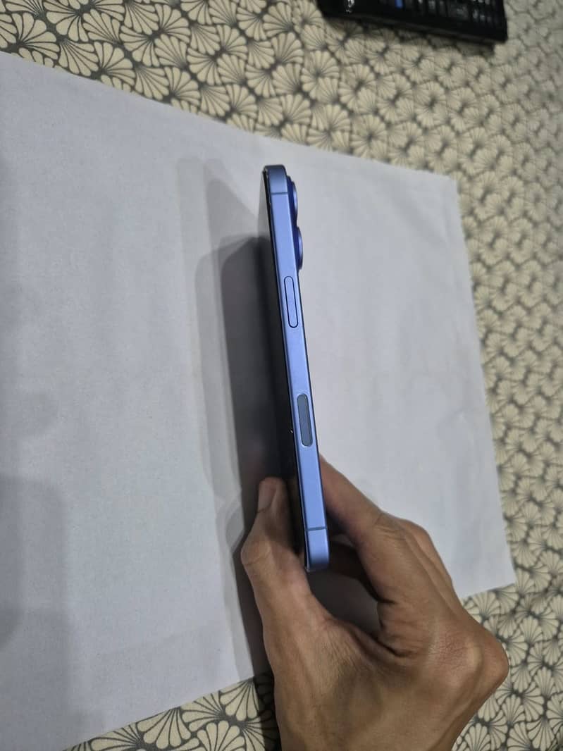 Apple iPhone 16 1