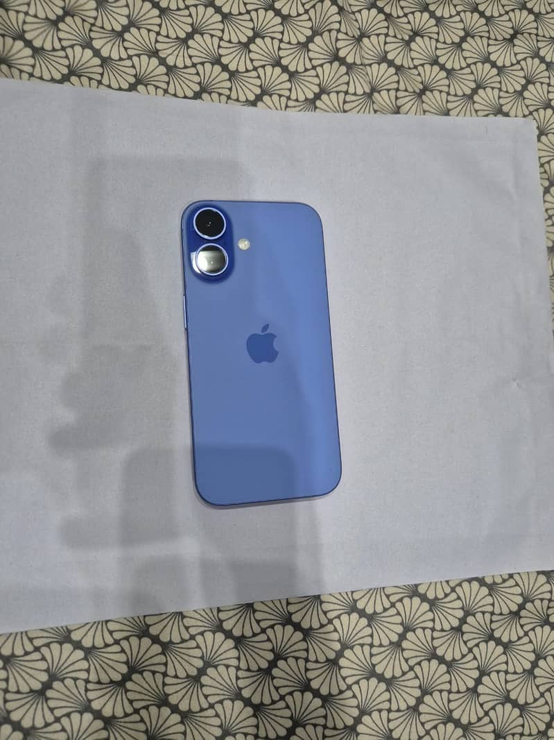 Apple iPhone 16 2