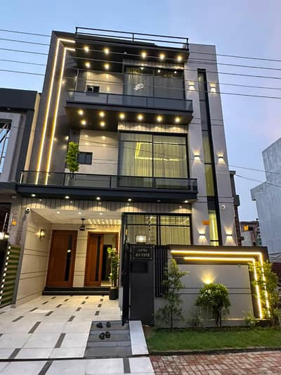 Brand New 5 Marla 2.5 Story House For Sale In A1 Block Central Park Lahore