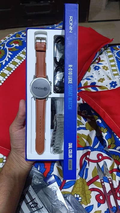 i am selling WATCH Ronin LUXE R-010 brand new only open box. .