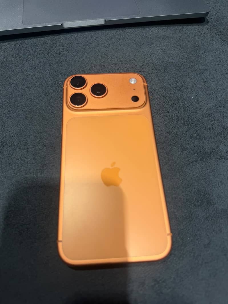 Apple iPhone 17 Pro Max 0