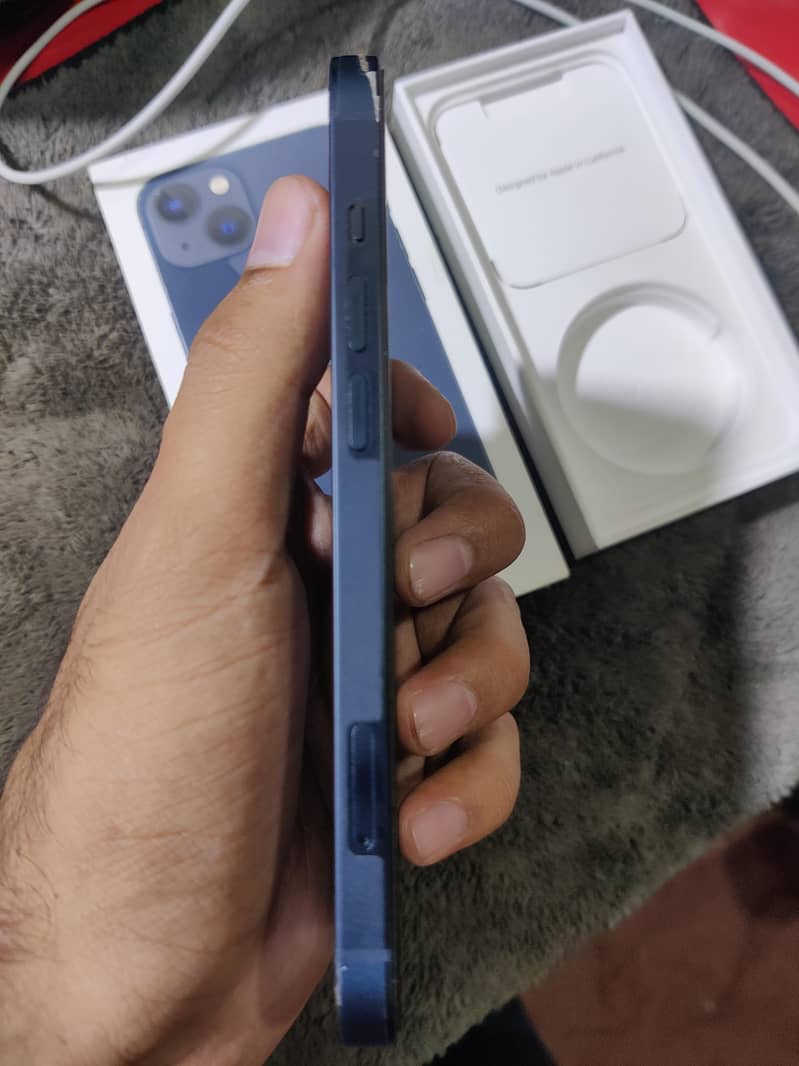 Apple iPhone 13 4