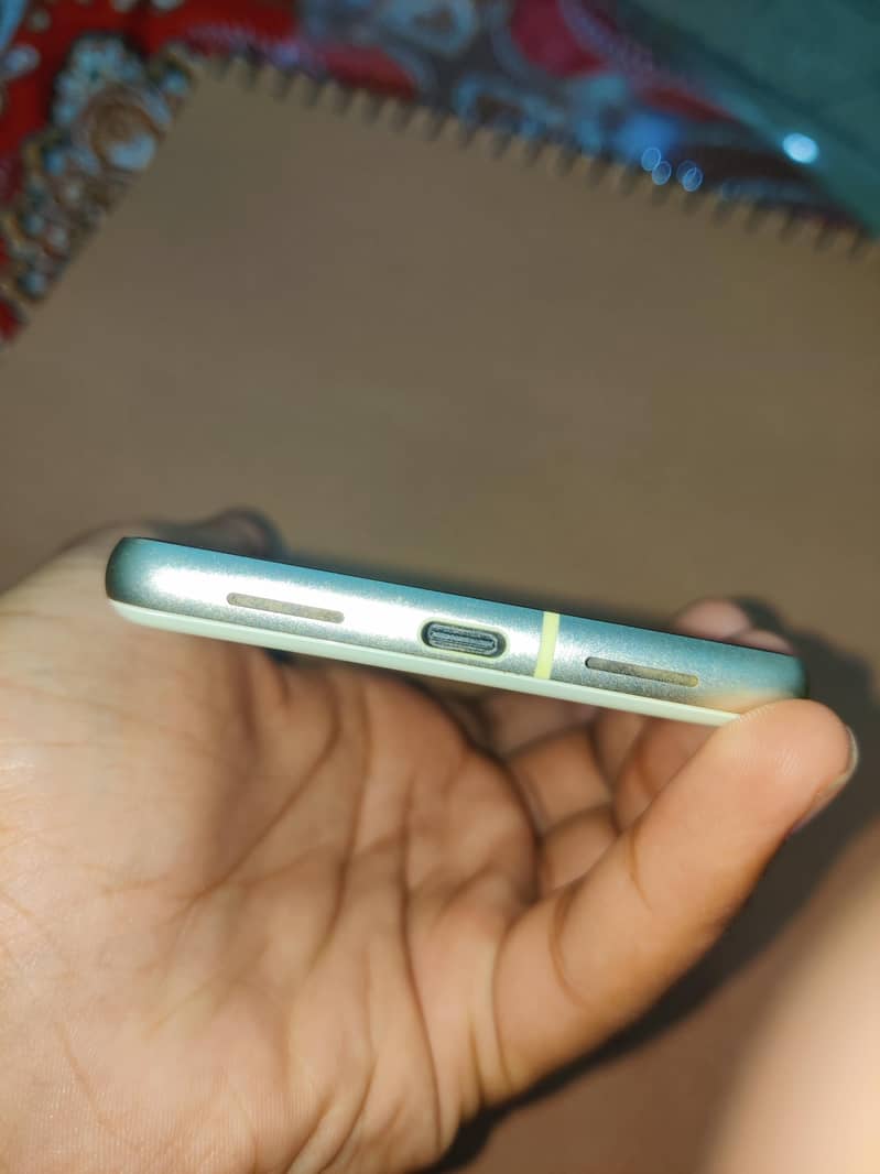 Google Pixel 7 4