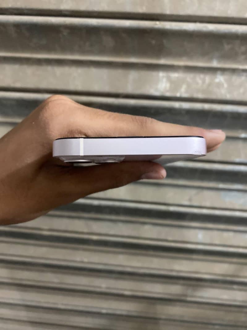 Apple iPhone 13 2