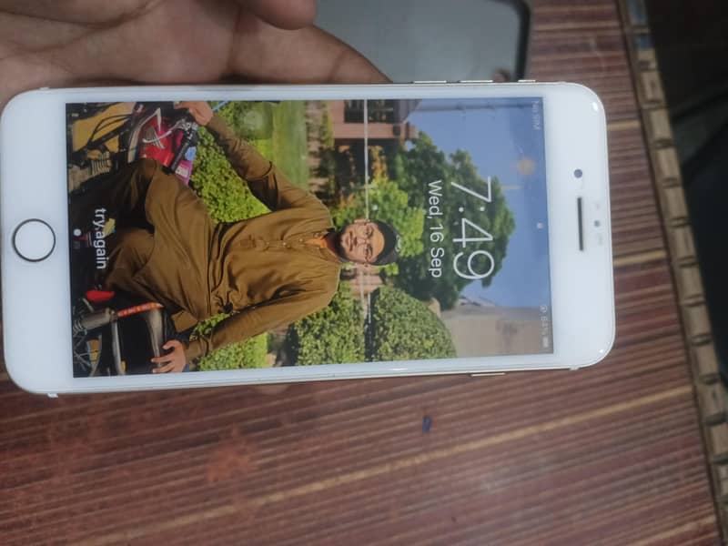 Apple iPhone 7 Plus 0