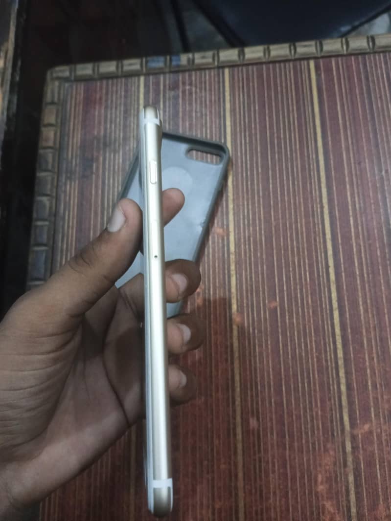 Apple iPhone 7 Plus 2